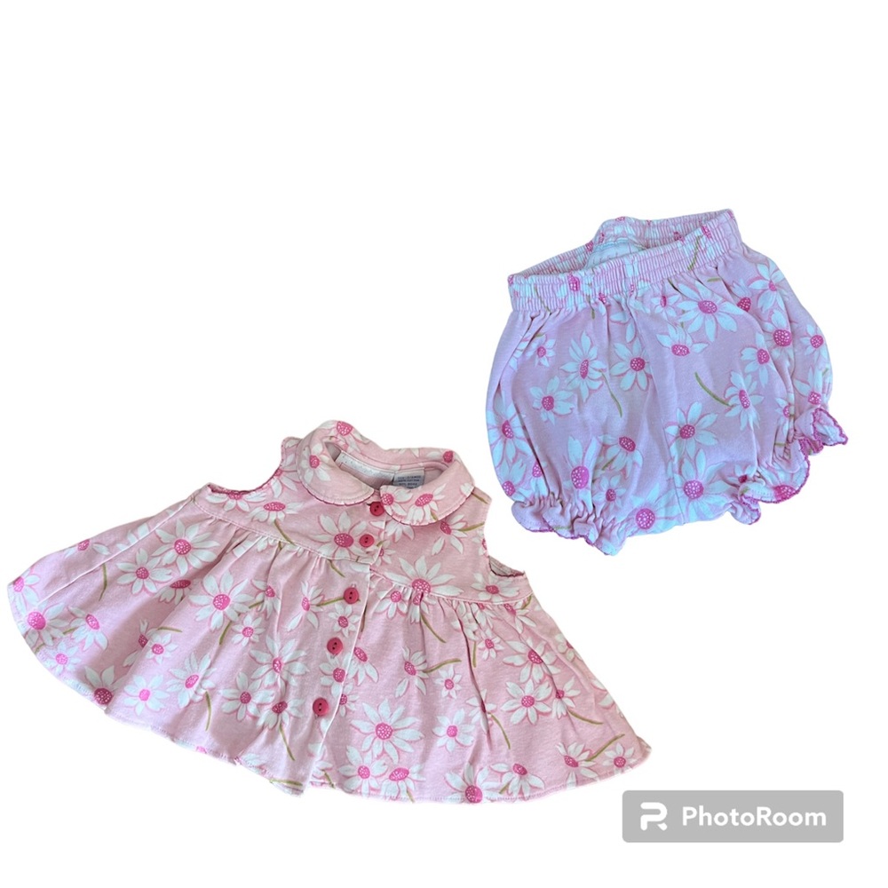 ◻️FIRST IMPRESSIONS: Girl size 3-6 months, floral flowy tank top & bloomers set.